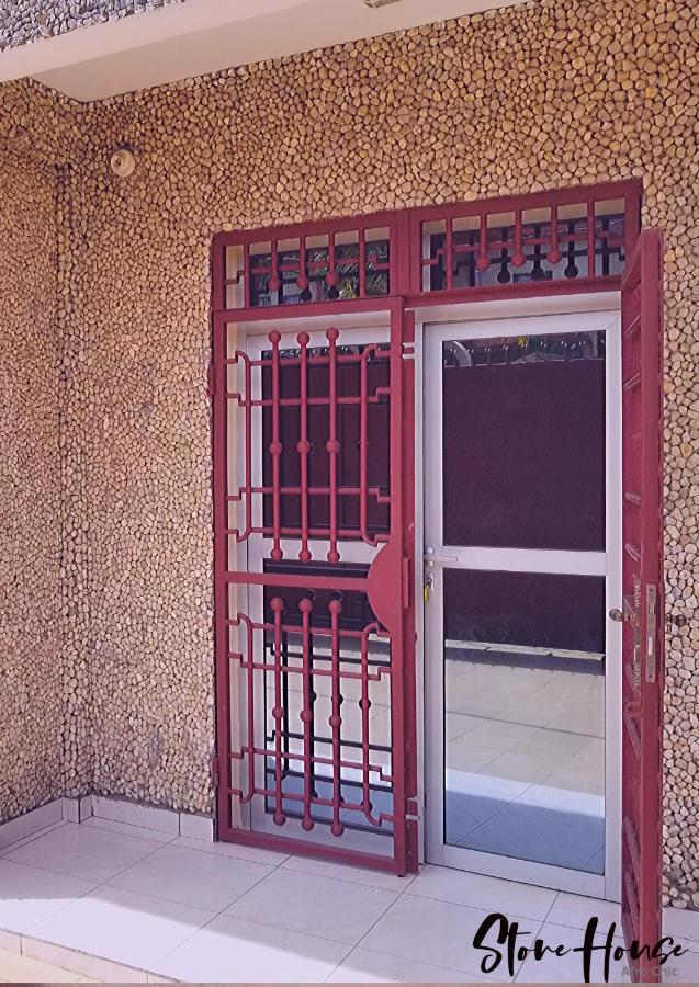 الشقق الفندقية Stone House - Makepe, دوالا المظهر الخارجي الصورة