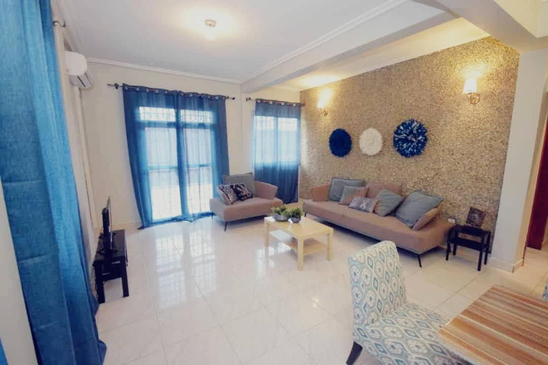 الشقق الفندقية Stone House - Makepe, دوالا المظهر الخارجي الصورة