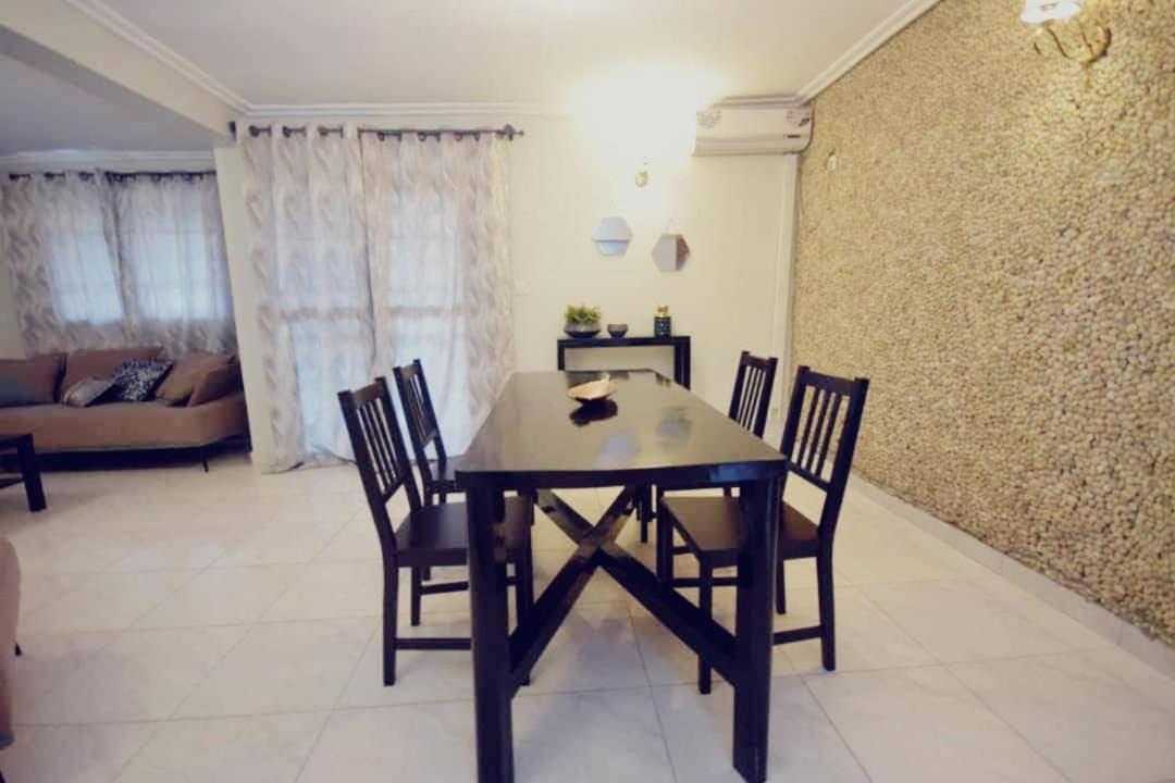 الشقق الفندقية Stone House - Makepe, دوالا المظهر الخارجي الصورة